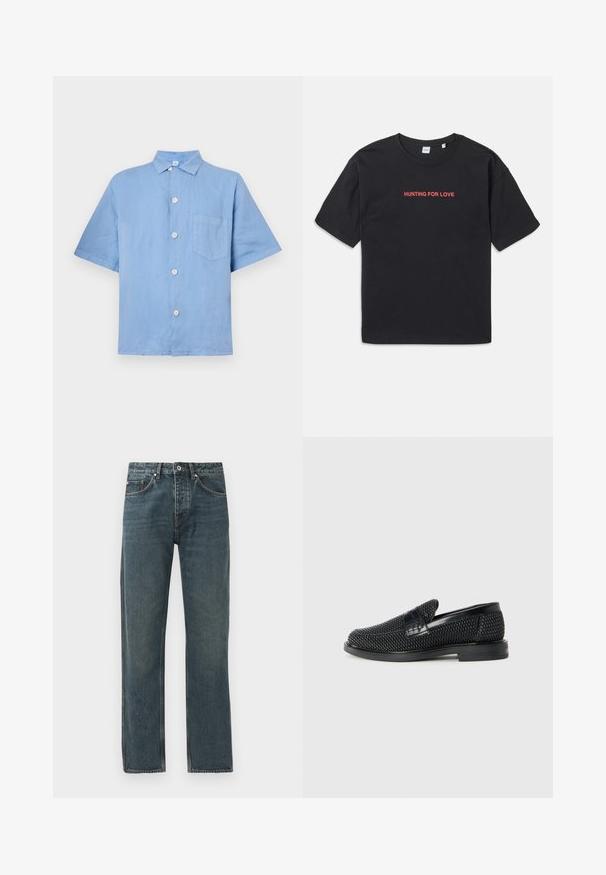 Svetlo modrá krátkorpová košeľa vyrobená z ľanu s gombíkovým zapínaním, špicatým golierom a jednou náprsní kohltou. Hladká textúra.; Čierne bavlnené tričko s krátkymi rukávmi, s vyšitým červeným nápisom "HUNTING FOR LOVE" na hrudi. Jednoduchý a voľný strih.; Tmavomodré denimové džínsy so rovnými nohavicami, s piatimi vreckami, zapínaním na gombík a kontrastným prešívaním.; Čierne tkané slip-on topánky s hladkým koženým akcentom na vrchnej časti, s okrúlym dizajnom špičky a nízkoprofilovou gumovou podrážkou.
