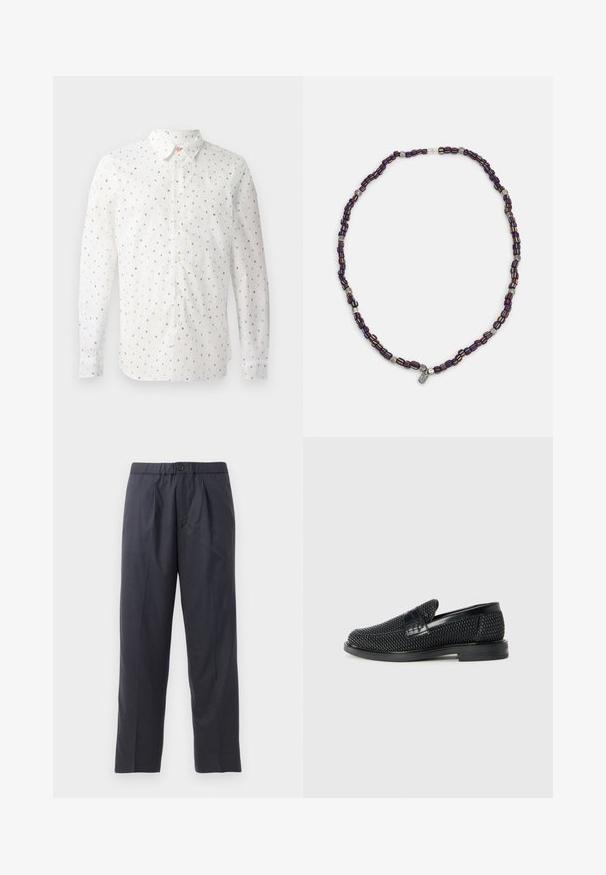 Hvit skjorte med lange ermer som har et gjentakende mønster av fargerike bokstaver, knappestolpe foran, standard krage og knappemansjetter.; Mørkeblå bukser laget av mykt stoff med plisserte detaljer foran og elastisk midje. Har knappelukking og rett ben.; Sorte vevde slip-on sko med en glatt lærdetalj på overdelen, design med rund tå og en lavprofil gummisåle.; Flerfarget perlekjede med mørkeblå, røde og gule perler, iblandet sølvdetaljer og en hengende anheng.
