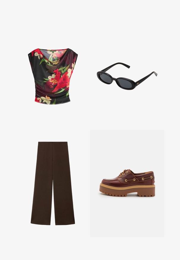 Cvetast top, ki vključuje črno mrežasto tkanino s rdečimi in belimi cvetnimi vzorci, z draperijskim ovratnikom in kratkimi, širokimi rokavi.; Hlače širokega kroja, izdelane iz gladkega, temno rjavega blaga. Imajo visok pas in minimalističen dizajn brez okrasnih elementov.; Rjavi usnjeni čolnar s debelim rjavim gumijastim podplatom, zlatimi luknjicami in kontrastnim šivom. Ima logotip na strani.; Črne oversize sončne očala z ovalnimi lečami, gladkim plastičnim okvirjem in zlatenimi detajli na templjih. Temne leče zagotavljajo zaščito pred soncem.