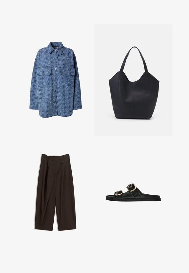 Blaues gewobenes Hemdjackett mit Knopfleiste, spitzem Kragen und zwei Brusttaschen. Der strukturierte Stoff hat ein dezentes Muster. Lockere Passform.; Dunkelbraune, weite Hosen mit hohem Bund, die über einen einzigen Knopfverschluss und eine gefaltete Vorderseite verfügen. Hergestellt aus leichtem Stoff.; Schwarze Riemensandale mit zwei goldenen Schnallendetails, glattem Material, flachem Sohlen und minimalistischer Gestaltung.; Schwarze Tote-Bag aus glattem Leder, mit einem abgerundeten, offenen Oberteil, zwei Schulterträgern und einem minimalistischen Design.
