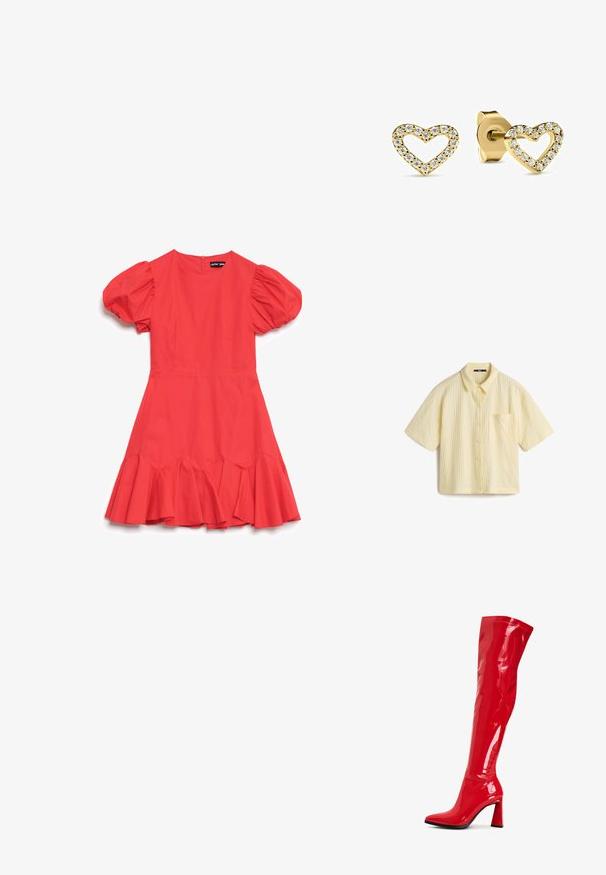 Chemise à manches courtes, boutonnée, en jaune clair, avec un tissu texturé, une poche poitrine unique et un design légèrement court.; Robe rouge à manches bouffantes, avec un corsage ajusté, un ourlet à volants évasé et une fermeture éclair au dos, confectionnée en tissu lisse.; Botte montante en cuir verni rouge avec un bout pointu et un talon bloc audacieux. Présente une finition brillante et des coutures le long du tige.; FAVS Boucles d'oreilles - gelb