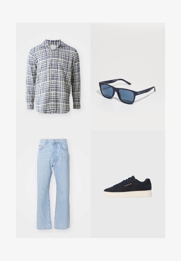 Niebieska i biała w kratkę koszula z długim rękawem, wykonana z lekkiego materiału, z zapięciem na guziki z przodu i klasycznym kołnierzykiem.; Jasnoniebieskie dżinsy o luźnym kroju, prostych nogawkach, tradycyjnym pięciopocketowym stylu oraz z metalowym zapięciem.; Granatowe zamszowe sneakersy niskie z białą podeszwą, granatowymi sznurówkami i logo "Filling Pieces" w złotym kolorze na boku.; Niebieskie prostokątne okulary przeciwsłoneczne z ciemnymi soczewkami, matowa granatowa oprawka, szczegół z logo na zauszniku, proste ramiona oraz solidna, gładka tekstura.