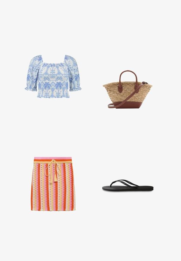 Vaaleansininen ja valkoinen broderie-toppi, jossa on neliön muotoinen kaula-aukko, lyhyet puffihihat sekä rypytetty tekstuuri, jossa on kukkakuviota.; Neulottu hame, jossa on raidallisia kuvioita oranssia, vaaleanpunaista, kermaista ja keltaista, kiristysnyörivyöllä ja koristeellisia tupsuja.; Mustat flip-flopit, joissa on röpelöinen kumipohja, kaksi hoikkaa remmiä ja hillitty, kohokuvioitu logotyyli remmissä.; Kudottu olkilaukku ruskeilla nahkaosilla, kahdella kahvalla ja irrotettavalla hihnalla. Koukkumainen muoto, jossa tukeva pohja.