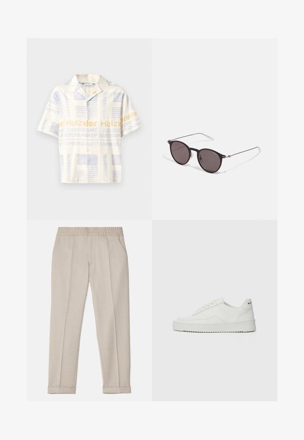 Kurzärmliges Hemd mit Knopfleiste in hellbeige mit blauem und gelbem grafischem Druck, das Textmuster aufweist und ein lässiges Design bietet.; Filippa K TERRY CROPPED TROUSERS - Stoffhose - sage melange; Weiße Ledersneaker mit glatter Oberfläche, runder Zehenpartie, flachen Schnürsenkeln und strukturiertem Sohlenprofil. Mit einem dezenten Logo an der Ferse.; Schwarze runde Sonnenbrille mit dunklen Gläsern und schlanken Metallbügeln. Enthält klare Tempelspitzen und silberne Akzente am Scharnier. Minimalistisches Design.