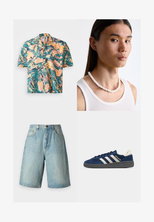 Koszula krótki rękaw w żywym tropikalnym wzorze z zielonymi, pomarańczowymi i żółtymi akcentami. Klasyczny kołnierzyk z zapięciem na guziki i luźny krój.; Jasnoniebieskie szorty dżinsowe o luźnym kroju, z przednimi kieszeniami, zapięciem na guzik oraz wyblakłym wykończeniem z subtelnymi szczegółami w postaci przetarć.; Granatowe zamszowe sneakersy z białymi paskami, złotym detalem "Spezial", szaro teksturowaną podeszwą, okrągłym czubkiem i dopasowanymi sznurówkami. Klasyczny design.; Biała muszelkowa naszyjnik składający się z nieregularnych kształtów, noszony na dopasowanym białym podkoszulku. Gładka tekstura z subtelnym połyskiem, przylegający fason.