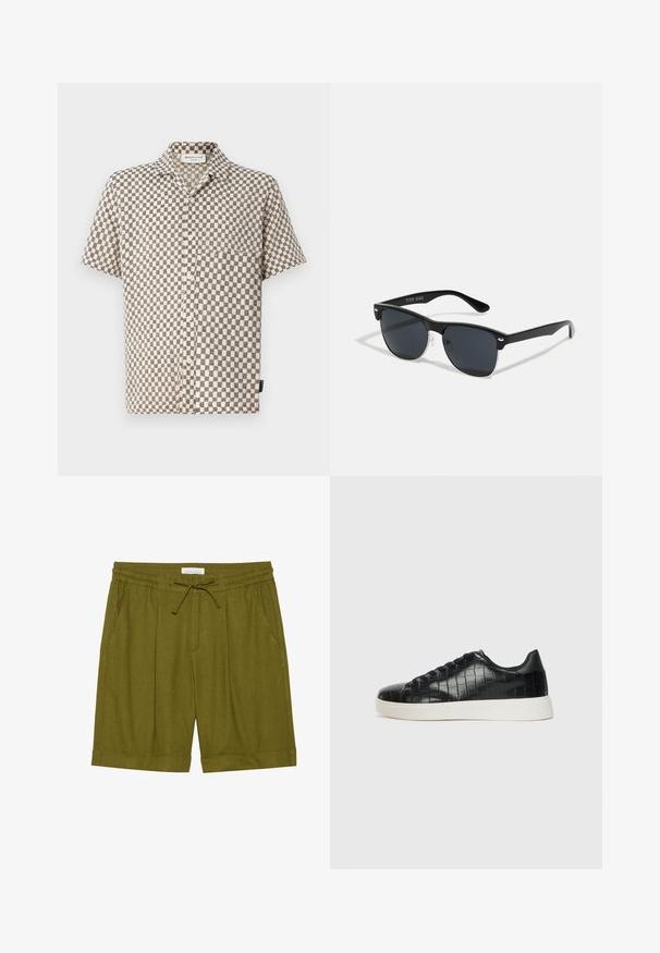 Pajkasta s kratkimi rokavi z gumbom, ki se ponaša z bež in črno šahovnico, izdelana iz teksturirane tkanine z žepom na prsih.; Olive zelene kratke hlače iz mehkega materiala, z elastičnim pasom in vrvico, dvema stranskima žepoma ter zavihanimi robovi.; Črne športne copate z zgornjim delom iz teksturirane usnjene tkanine s kroko, zaobljenim nosom in kontrastnim belim gumijastim podplatom z gladko površino.; Črne sončne naočare pravokotne oblike, temna leča, srebrni detajli na ušesih in mat površina na okvirju.
