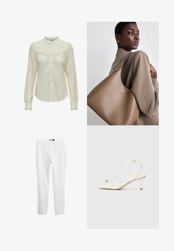 Spetsblus i off-white med intrikata mönster, långa ärmar, knäppning fram och mandarin-krage. Fina dekorationer vid ärmsluten.; Vita jersey leggings med en slät yta, smal passform och traditionell femfickorsdesign med ett lätt tyg och diskreta sömnadsdetaljer.; Vita remstrumpor med klackar och spetsig tå, en delikat ankelrem och detaljer i guldton. Slät textur och minimalistisk design.; Brun läderhandväska med en slät textur, som har en rundad silhuett och en metallisk logo. Remmen har dekorativa nitar längs sömmen.