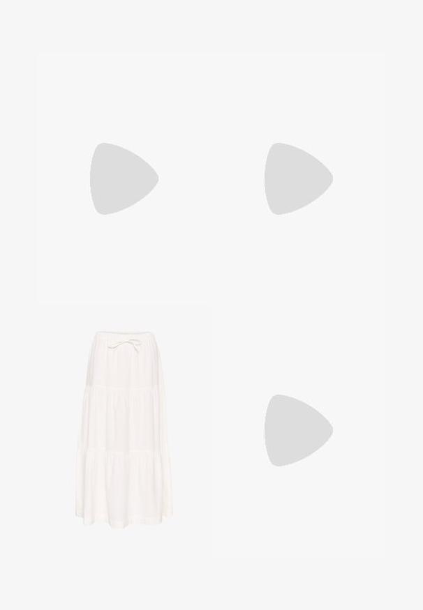 Strikket cremesweater med lange ærmer og en bred halsudskæring. Har et strikket mønster og en bølget kant. Lavet af blødt materiale.; Hvid, lagdelt maxi-nederdel lavet af letvægtsstof. Har en elastisk talje med en knyttet snor. Glat tekstur, enkelt design.; Røde ruskindsnikers med hvide accenter, der har struktureret materiale, rund tå og et guld logo på siden, båret med sorte bukser.; Runde, bruntonede solbriller med en glansfuld bordeauxramme. Slanke arme med diskret brandingdetalje. Flad linsedesign.; Vævet rød lædertaske med et buet håndtag og stor krop, ledsaget af en lille lynlåspose i matchende materiale og farve.; To guld ringe vises, en tyk og rund, den anden tynd og flad. Begge har en glat, skinnende overflade med en poleret finish.