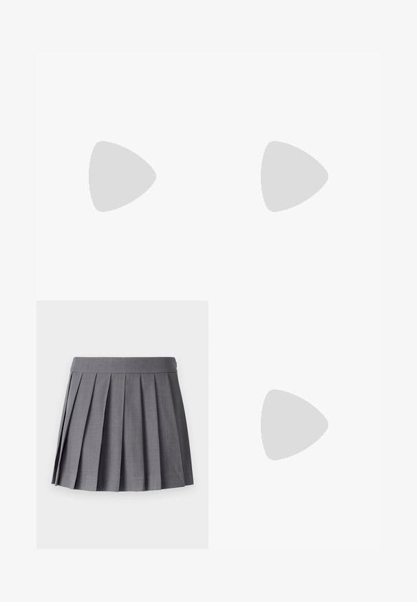 Abercrombie & Fitch SLIM TIE STRAP  - Felső - multi-coloured; SOMETHINGNEW SNMEGAN MINI - Rakott szoknya - harbor mist; Beige lakkbőr nyitott orrú muleszandál, alacsony stiletto sarokkal. Középen dekoratív díszítéssel ellátva. Simára polírozott, fényes felület.; Fekete, téglalap alakú napszemüveg sötét lencsékkel, oldalt arany GG logóval. Fényes műanyagból készült, egyenes szárakkal.; Fekete bőr hobo táska sima, fényes textúrával, széles, ívelt fogantyúval és diszkrét elülső redővel, amely fém snap zárással rendelkezik.