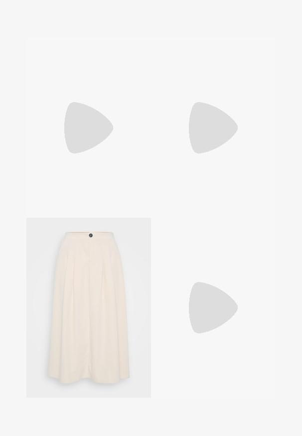 Bela brezrokavna majica s kvadratnim izrezom, izdelana iz gladkega elastičnega materiala, z minimalnimi šivi in brez vidnih vzorcev.; Kremna midi krila z naborki, sprednjim gumbom in gladko teksturo, zasnovana za udoben fit.; Črne usnjene platforme z debelim blokastim petam, okroglo konico in klasičnim vezanjem. Imajo gladko teksturo in minimalne podrobnosti.; Črna usnjena torbica s ukrivljeno obliko, z odstranljivo naramnico in zlatimi dodatki. Torbica ima pokrov s podrobnostmi v obliki zaponke.