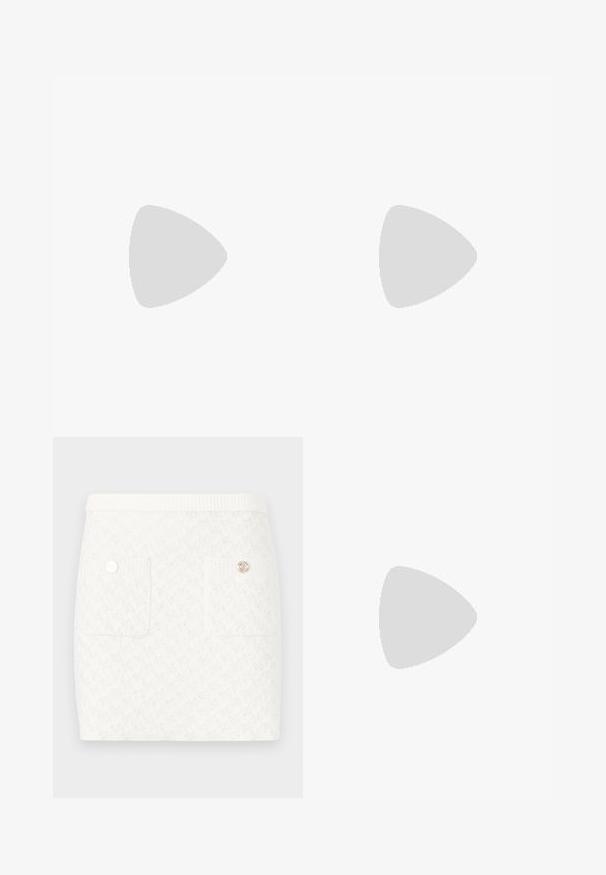 Maje MIPERLA - Top - blanc; Short white skirt with a textured pattern, featuring two front pockets and decorative gold-tone buttons. Elastic waistband for comfort.; Black patent leather flat shoe with a squared toe, ankle strap featuring silver hardware, and flat sole. Smooth texture with minimalist design.; Black leather handbag with fringe details, gold chain shoulder strap, and a cut-out handle. Features logo placement on the front.