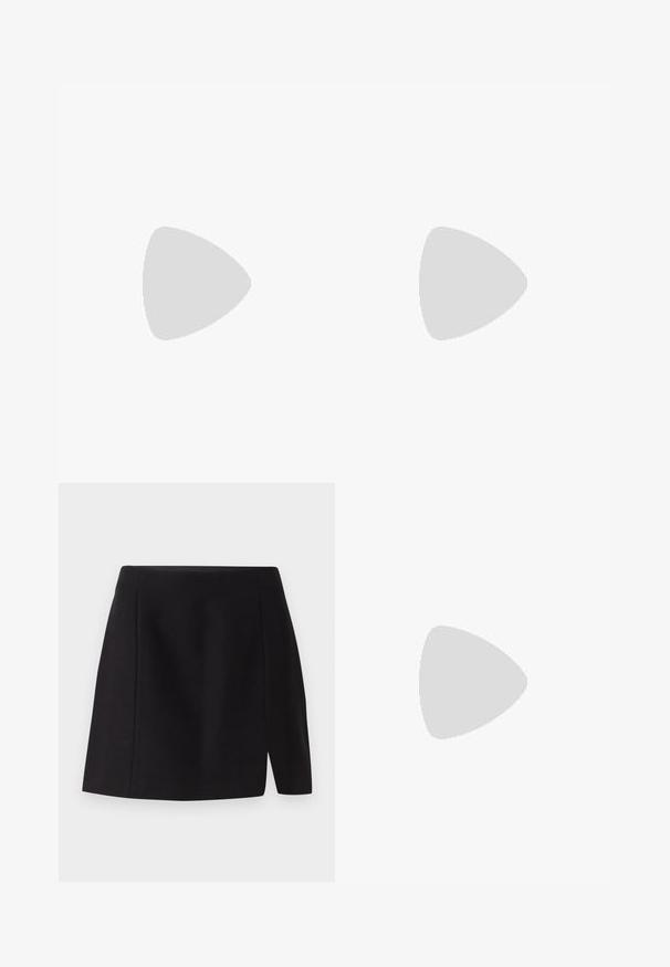 Tricou scurt cu mânecă scurtă, de culoare bej, cu margini ondulate, având un model texturat și decolteu rotund. Confeționat dintr-un material moale și elastic.; Fustă mini neagră, realizată dintr-un material neted, cu un talie ajustată și o fanta frontală care adaugă o notă modernă designului său simplu.; Mocasini din piele neagră cu fundiță legată, având accente aurii sub formă de ochiuri pe laterale și o talpă plată din cauciuc. Textură netedă, design clasic.; Geantă cu imprimeu de șarpe, având un mâner curbat. Fabricată din materiale texturate, bej și maronii, cu un model distinctiv în formă de diamant.