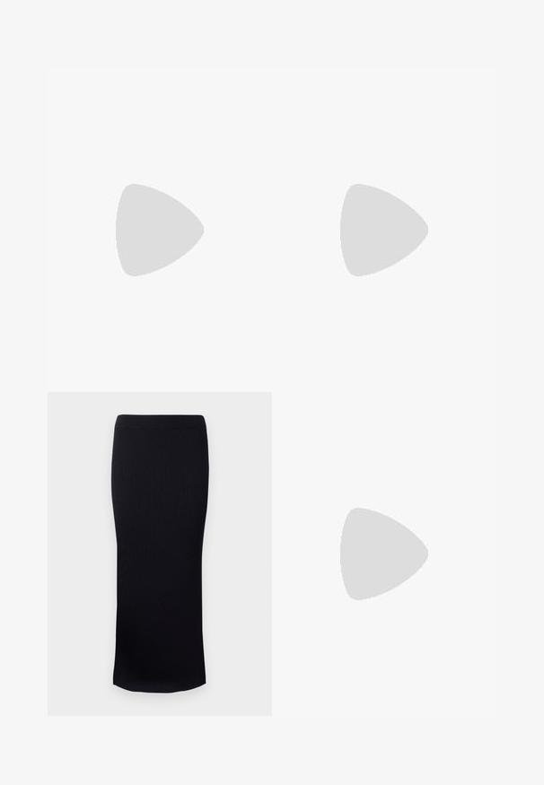 Tricou cu mâneci scurte, cu dungi, dintr-un amestec ușor de bumbac, având dungi de culoare bej deschis și alb murdar, decolteu rotund și o textură moale.; Fustă midi din tricot negru cu model cu nervuri, având o siluetă ajustată, cu un tiv drept și un brâu elastic. Textură netedă pe toată suprafața.; Sandale albe cu toc mic, curele subțiri și o textură netedă din piele; prezintă o cataramă decorativă mică.; Geantă de umăr din piele bleumarin cu un finisaj neted, având o formă rotunjită, cu partea superioară pliată și o curea de umăr. Include accente din metal argintiu.
