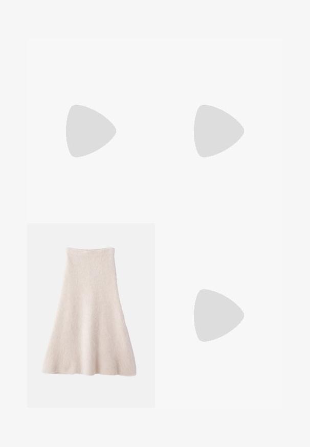 sandro - Koszulka polo; Jasno beżowa spódnica w kształcie litery A, wykonana z miękkiego, teksturowanego materiału, z gładkim pasem w talii i lejącą sylwetką.; Ciemnobrązowe lakierowane skórzane czółenka na wysokim obcasie z zasuwanym paskiem na kostce oraz smukłym obcasem typu stiletto.; Okulary w kolorze tortoiseshell z owalnymi soczewkami i gładkim, eleganckim wykończeniem. Posiadają cienkie boki z delikatnym łukiem w okolicy skroni. Przezroczyste soczewki.