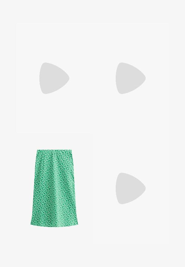 Camisola nera e argento a righe con spalline sottili e regolabili, caratterizzata da un tessuto morbido e testurizzato e un orlo a scallop.; Gonna con stampa floreale verde, realizzata in un materiale leggero. Presenta piccoli fiori bianchi su uno sfondo uniforme, disegnata in una silhouette dritta.; Scarpa slingback in pelle beige con punta nera, tacco quadrato e cinturino alla caviglia regolabile. Texture liscia e design minimale.; Borsa a mano in pelle bianca con finitura testurizzata, dotata di tracolla in catena dorata e spallaccio removibile. Logo impresso sul davanti.