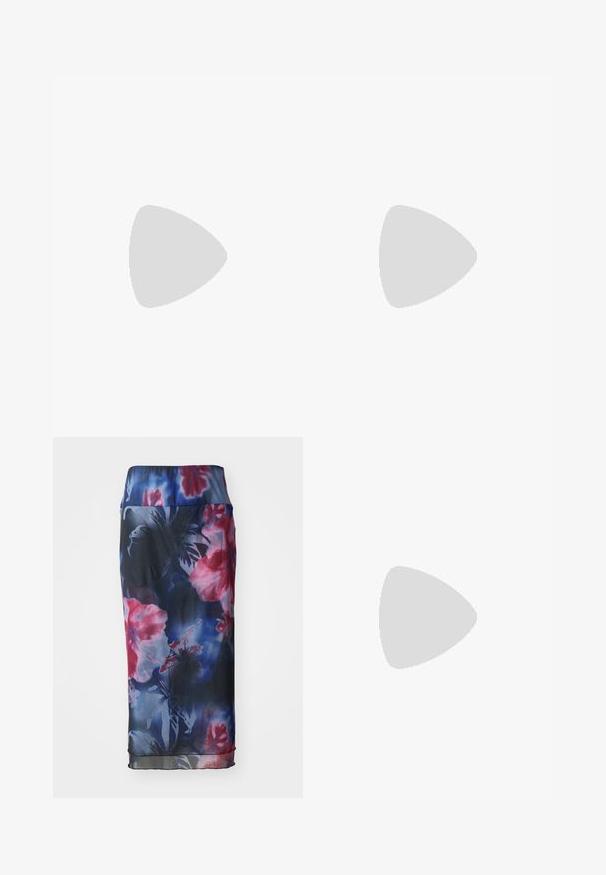 Camisa de manga corta con un patrón multicolor de zigzag en rosa, negro y crema, con mangas negras y un escote redondeado.; Falda con estampado floral en azul oscuro, con tonos de rosa y púrpura, hecha de una tela ligera con una textura suave y cinturilla elástica.; Chancla de goma negra con una tira de dedo texturizada y una suela plana sencilla, vista de lado sobre un fondo claro y liso.; Bolso de mano de malla plateada con un asa anudada, forma rectangular, superficie texturizada y cierre de cremallera. Diseño simple y moderno con acentos mínimos.