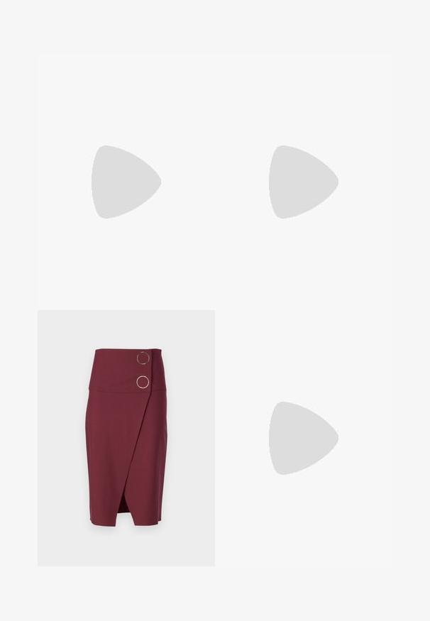 Top corto nero con spalline sottili, realizzato in un tessuto liscio. Presenta una scollatura dritta e un design minimalista. Nessun motivo visibile o hardware.; Gonna a matita bordeaux con una vita alta, caratterizzata da un design avvolto e due bottoni metallici circolari sul davanti. Tessuto liscio.; Scarpa con tacco alto a punta in pelle marrone scuro con tacco a stiletto sottile, mostrata di lato su uno sfondo bianco.; Borsa nera con doppi manici corti e tracolla removibile. Materiale simile alla pelle liscia con chiusura a zip e dettaglio del logo.
