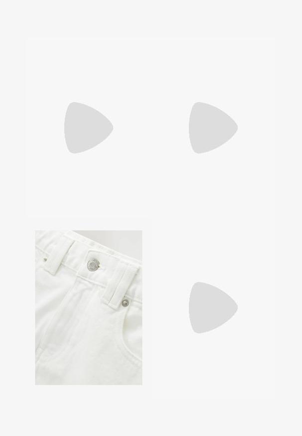 Polo Ralph Lauren POLO BEAR COTTON JERSEY T-SHIRT - Trükipildiga T-särk - chambray blue; Valged teksased šortsid struktureeritud talje, hõbedase nööbi detaili ja tekstuurse kangaga. Omab esikotte ja korralikku õmblust.; Converse CHUCK TAYLOR ALL STAR - Tossud - vintage white/light gold; Valge käekott krokodillimustriga, kuldsete detailidega, ülemise käepideme ja eemaldatava õlavööga; lukuga sulgemine ja minimaalne disain.