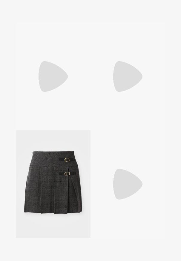 Μαύρο ολόσωμο μαγιό με σχέδιο ενός ώμου, υφή ραμμένου υφάσματος, ψηλές κοπές και εφαρμοστή σιλουέτα.; Γκρίζα καρό φούστα με εφαρμοστό μέσο, διαθέτοντας διπλές αγκράφες και πτυχές. Κατασκευασμένη από υφασμάτινο υλικό με υφαντή σχεδίαση.; Lauren Ralph Lauren ADRIENNE - Κλασικές γόβες - deep saddle tan; Μαύρη δερμάτινη τσάντα χειρός με καμπυλωτό σχήμα, κοντό λουρί, κεντρική χρυσή μεταλλική λεπτομέρεια και απαλό υλικό. Χωρίς εμφανή σχέδια ή λεπτομέρειες.