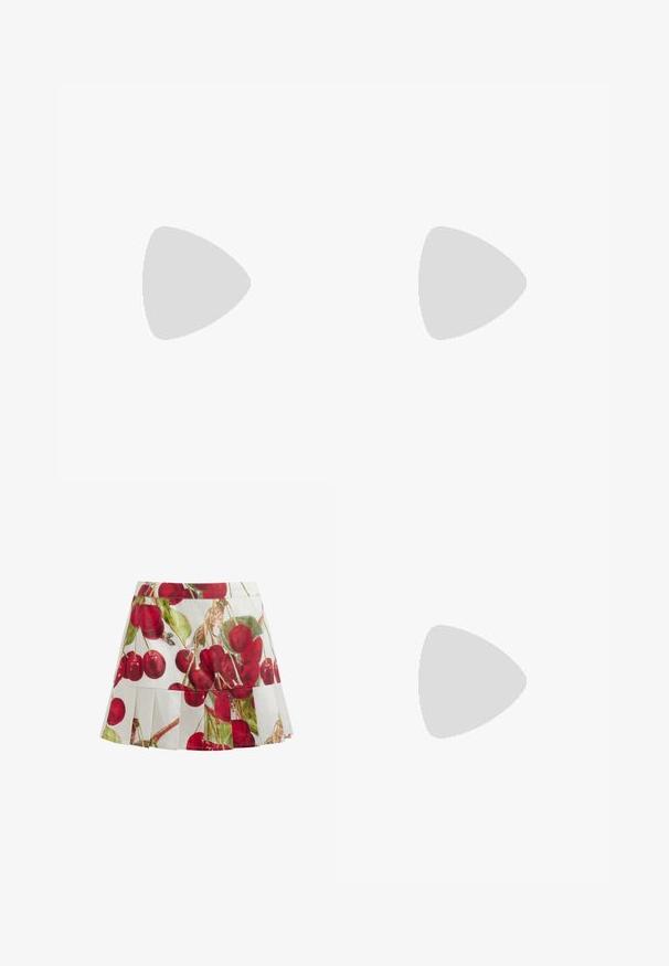 Top corto a maniche corte in maglia nera con un motivo a diamante testurizzato, scollatura a scallop e chiusura frontale con bottoni. Caratterizzato da una vestibilità comoda.; Gonna plissettata bianca con un vivace motivo di ciliegie rosse e verdi. Il tessuto sembra leggero con una texture liscia.; Stivale da cowboy in pelle nera con tacco a blocco di altezza media, caratterizzato da motivi floreali ricamati sul gambale e design della punta appuntita.; Occhiali da sole neri con forma ovale e lenti scure. Montatura in plastica elegante con dettagli testurizzati sulle aste. Marchio sul lato.; Borsa a tracolla in pelle nera con una tracolla curva, texture liscia, forma rettangolare, chiusura con zip e dettagli in metallo argentato.; Set di orecchini a cerchio in argento, composto da due paia grandi e due paia piccoli. Leggeri, con una superficie liscia e una finitura lucida, caratterizzati da un design semplice.