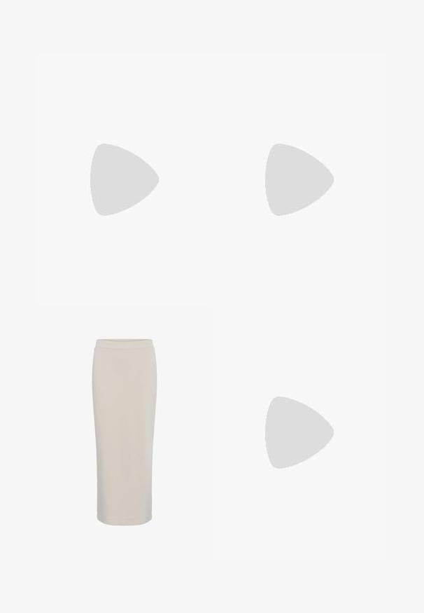 Olivgrünes, figurbetontes Spaghettiträgershirt mit dünnen Trägern, glatter Oberfläche und rundem Ausschnitt, entworfen für Komfort und zum Schichten.; Beige, knielanger Rock aus weichem, dehnbarem Stoff. Verfügt über einen einfachen elastischen Bund und eine gerade Silhouette ohne sichtbare Muster.; Braune Leder-Slide-Sandalen mit zwei breiten Riemen mit Aussparungen, flacher Sohle und glatter Oberfläche. Moderne, minimalistische Gestaltung.;  Schildpatt-Sonnenbrille mit grünen Gläsern, ovale Form, mit goldfarbenem Logo-Element an der Seite und glatter, glänzender Oberfläche.; Weiße strukturierte Handtasche mit schwarzem Rand, ausgestattet mit einem goldenen Kettenriemen, einem abnehmbaren Schulterriemen und einem dreieckigen Logo-Akzent.; Halskette aus weißen Süßwasserperlen mit unregelmäßigen Formen, verbunden mit goldenem Beschlag und einer zarten, verstellbaren Kette zur Längenanpassung.