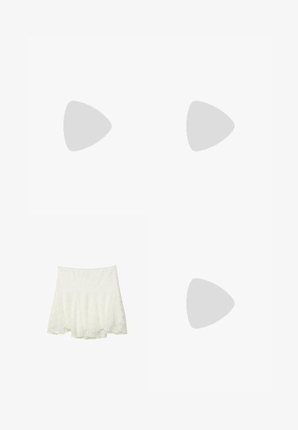 Stradivarius - Top; Stradivarius - Spódnica trapezowa; Beżowe espadryle na koturnie z plecioną cholewką, grubą juty podeszwa i długimi materiałowymi paskami na kostki. Teksturowana powierzchnia z płaską, solidną wkładką.; Złota torebka worek z cekinami, z okrągłym uchwytem, ozdobiona błyszczącymi okrągłymi cekinami oraz teksturowanym materiałem. Wymiary nie są podane.