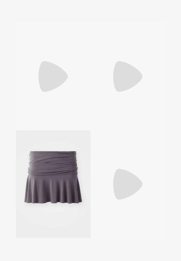 Sort ribbet tanktop med naglede detaljer langs halsudskæringen. Ærmeløs design, tætsiddende silhuet og lavet af et strækbart stof.; Grå, knælængde nederdel lavet af blødt stof med en samlet talje og udvidet kant. Har en glat overflade og et enkelt design.; Sorte højhælede sandaler med en bred strop, naglede detaljer og et elegant design; har en spænde lukning og en glat overflade.; Sorte solbriller med oval form og mørke linser. Strømlinet plastisk stel med teksturerede detaljer på stængerne. Branding på siden.; Sorte patenteret læderhåndtaske med skinnende sølv kædehank, der har dekorative stropper og metaløjer. Slank, buet form.