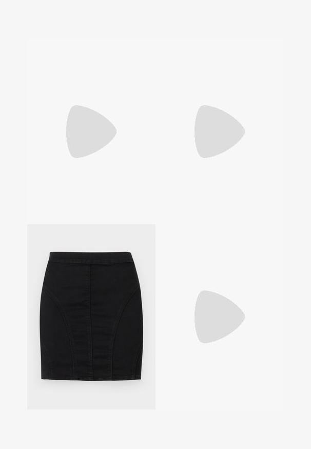 Μαύρο κοντό μπλουζάκι με μακριά μανίκια και στριμμένο μπροστινό σχέδιο, φτιαγμένο από μια λαμπερή, υφασμάτινη ύλη. Ψηλός λαιμός και εφαρμοστό σχέδιο.; Μαύρη τζιν μίνι φούστα με εφαρμοστή σχεδίαση, δομημένες πάνελ και ορατές ραφές για πρόσθετη λεπτομέρεια. Λείο υλικό και κομψή σιλουέτα.; Καφέ δερμάτινες καουμπόικες μπότες με μυτερή μύτη και τετράγωνη σόλα, με λεπτομερή ραφή και ανυψωμένα στοιχεία στον κορμό.; Μαύρη δερμάτινη τσάντα φάκελος με καπάκι και χρυσή μεταλλική λεπτομέρεια αγκράφας. Περιλαμβάνει μαύρη θήκη και κομψό, μινιμαλιστικό σχέδιο.