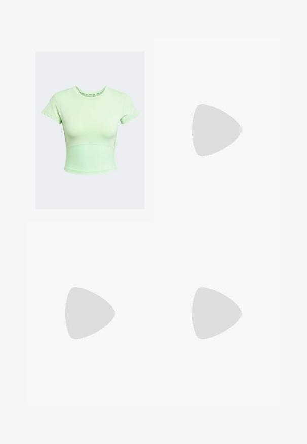 Lichtgroene, aansluitende crop top met korte mouwen, geribbelde textuur ter hoogte van de taille en een ronde halslijn. Bevat een subtiele merklogo.; Zwarte shorts van rekbaar materiaal met een getailleerd ontwerp. Beschikt over een brede zwarte tailleband met het label "TECHFIT" en een wit logo op het been.; Hardloopschoen met een lichtgewicht mesh bovenwerk in lichtgroen en roze strepen, paarse accenten en een dikke witte zool met de tekst "LIGHTSTRIKE PRO."; Zwarte stoffen schoudertas met een gestructureerd oppervlak, wit logo, groene accenten, verstelbare schouderriem en een voorvak met rits. Compacte en driehoekige vorm.