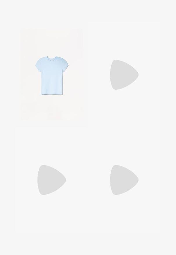 Svijetloplavi pamučni T-shirt s kratkim rukavima, okruglim izrezom i glatkom teksturom. Jednostavan dizajn bez uzoraka ili akcenta.; Tamno plava maxi suknja s elastičnim pojasom i vezicom. Ima bijele cvjetne uzorke i dekorativni plavi uzorak na rubu.; Bijele kožne tenisice s perforiranim prednjim dijelom, teksturiranim đonom i bijelim vezicama, u kombinaciji s širokim crvenim hlačama i plavo-žutom pozadinom.; Hobo torba od svijetlosmeđeg kože s zakrivljenom siluetom, uskim remenom za rame i gornjim zatvaračem na zip. Glatka tekstura s minimalnim naglascima.