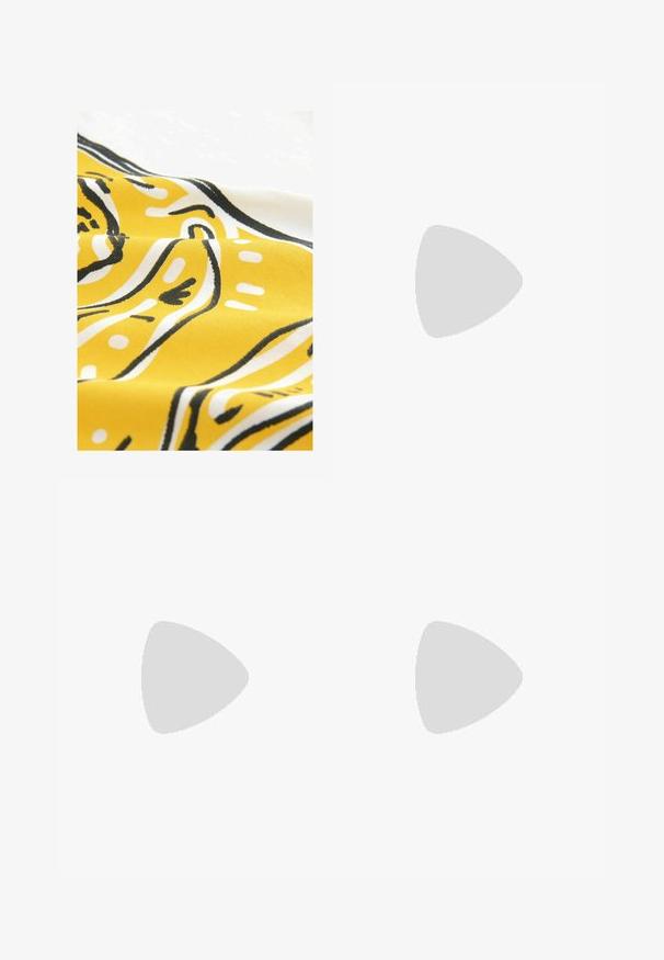 Geel stof met zwart-witte abstracte patronen. Het materiaal heeft een gladde textuur en vertoont gebogen lijnen en stippen in een speels ontwerp.; Lichtblauwe pyjamashorts met verticale strepen en kleine reflecterende studs. Elastische tailleband met een trekkoord voor aanpassing.; Hardloopschoenen met een zilver-witte mesh bovenkant en een groene accent. De zool is dik en gestructureerd, ontworpen voor demping en ondersteuning.; Zwarte oversized zonnebril met ovale lenzen, een glad plastic montuur en gouden accenten op de pootjes. Donkere lenzen bieden bescherming tegen de zon.; Beige leren draagtas met twee korte handvatten, een verwijderbare schouderriem en een decoratieve gouden accent op het voorpaneel.; Gouden rechthoekige horloge met een parelmoer wijzerplaat, Romeinse cijfer uurmarkers, datumanzeige en een schakelarmband ontwerp.