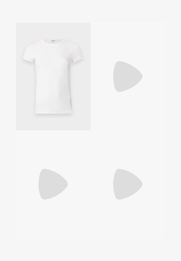 Bílý žebrovaný tričko s krátkým rukávem a kulatým výstřihem. Tkanina vypadá hladce a má těsný siluetu. Značkový štítek je viditelný na límci.; Černé kožené rozšířené kalhoty s hladkou texturou, které mají dvě přední kapsy s černými a hnědými akcenty poblíž pasu.; Černé vysoké kozačky vyrobené z hladkého materiálu, s jemným cvočkovým vzorem a podpatkem v stříbrném odstínu. Kombinované s růžovými saténovými šaty.; Texturovaná šedá kožená kabelka s horním uchopem a nastavitelným ramenním popruhem, která se vyznačuje minimalistickým designem a decentním potiskem na přední straně.