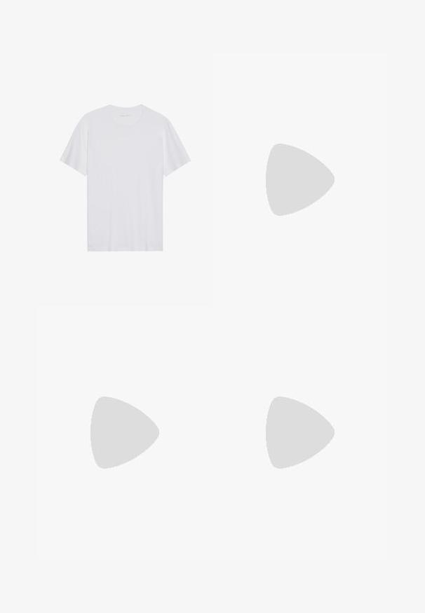 Witte katoenen T-shirt met korte mouwen, een ronde hals en een gladde textuur. Heeft minimale branding op de halslijn.; Beige chinos van katoen met een recht gesneden ontwerp. Voorzien van frontzakken, een knoopsluiting en een zachte textuur.; Witte leren sneakers met perforaties, ronde neus, vlakke zool en dikke veters, met een zichtbare swoosh-logo en "AIR" op de hiel.; Zilveren roestvrijstalen horloge met een marineblauwe wijzerplaat, metalen uurmarkeringen en een datumnis op 3 uur. Waterbestendig tot 50 meter.