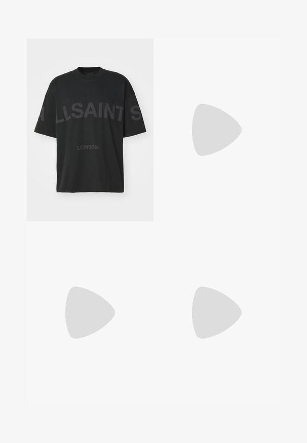Svart oversized bomull t-shirt med korta ärmar. Har en stor, tonad "ALLSAINTS"-logotyp och "LONDON"-text på framsidan.; Vit långärmad skjorta i bomull med knappar. Har en klassisk krage, knappmanchetter och en liten broderad logotyp i marinblått på bröstet.; Ljusblå denimjeans med slim fit, femficksdesign och subtila blekningar. Har knappslutning och sydd fåll.; Grå mockaskor med en vit läder Swoosh-logotyp, försedda med vita snörningar, en solid gummisula och en texturerad tunga.