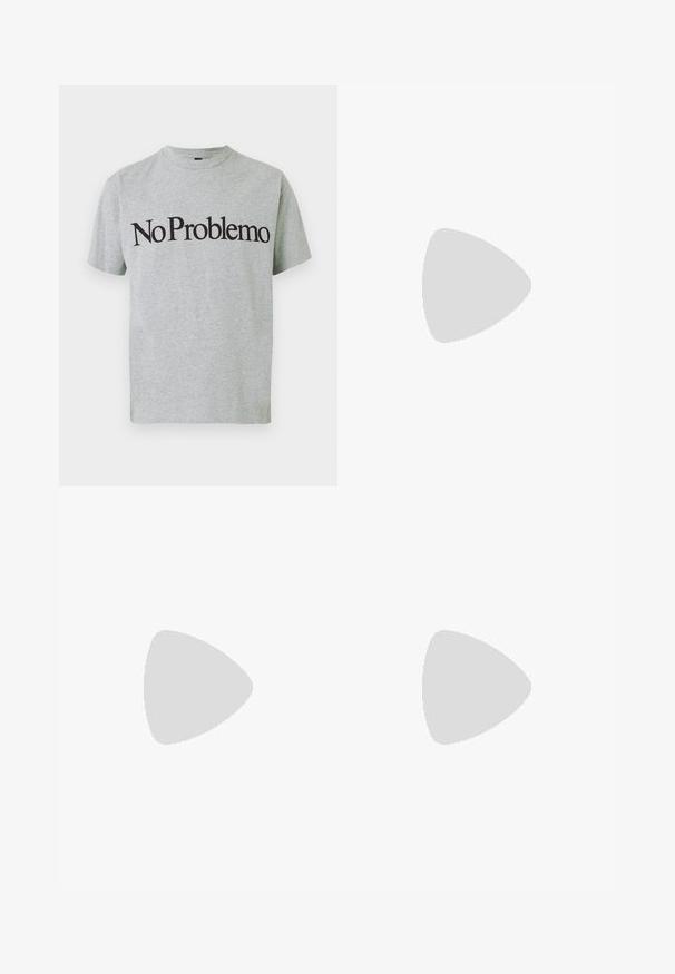 T-shirt en coton gris avec des manches courtes et un col rond, ornée d'un texte noir affichant "No Problemo" en évidence sur le devant.; Shorts en coton noirs avec une taille élastique, coupe droite et poches latérales. Présente l'inscription "No Problemo" brodée en orange sur le devant.; Baskets en cuir blanc avec une finition lisse, bout arrondi, lacets plats et semelle texturée. Présente un logo discret sur le talon.; Sac à dos en cuir gris avec une forme arrondie, poche zippée à l'avant et poignée supérieure. Texture lisse avec des accents de couture et un logo minimal.