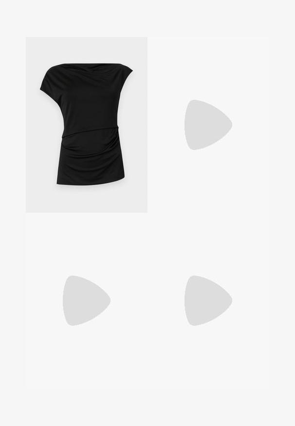 Haut noir à manches courtes avec un décolleté drapé, une texture douce, un détail de tissu froncé à la taille et une silhouette décontractée.; Pantalon noir ajusté avec une coupe droite, doté de poches avant et d'un tissu lisse et texturé. Détails soignés et minimalistes.; Guess CALLY - Bottes de cowboy / motard - black; Sac à main en cuir noir avec un design structuré, featuring une forme cropped, une poignée supérieure et des accents en matériel doré. Bandoulière réglable incluse.