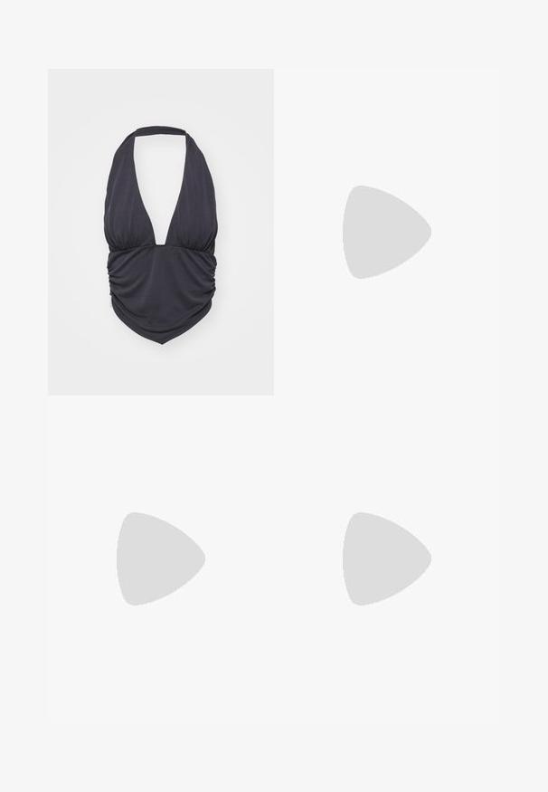 Crna halter-stil majica s dubokim V-izrezom, nabrana tkanina u području struka i glatka, rastezljiva tekstura. Ima klasičan dizajn.; Crne tajice s uskim krojem, s kopčanjem na gumb, petljama za pojas i bočnim džepovima. Glatka textura s jedinstvenom bojom.; Crne kožne platforme s loafer stilom, zaobljenog vrha i širokom trakicom preko gornjeg dijela. Imaju masivan, kvadratni potplat i glatku teksturu.; Sunglasses u obliku mačjih očiju s okvirom u crno-narančastom kornjačevom uzorku, smešnim lećama i elegatnim, šiljastim vrhovima. Sadrži minimalni logo na dršci.; Srebrne okrugle naušnice s minimalističkim dizajnom. Kružni oblik, glatka tekstura i tanak profil. Lagane s poliranim završetkom.