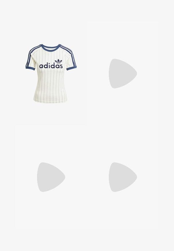 T-shirt Adidas à rayures blanches avec des accents bleu marine, dotée d'un col rond, de manches raglan courtes et d'un bold "adidas" logo à l'avant.; Jeans larges jaunes à taille haute, dotés de cinq poches, de passants de ceinture et d'une quincaillerie en métal argenté, fabriqués en denim de coton.; Baskets en daim marron avec des accents et des lacets blancs. Semelle en caoutchouc gomme. Portées avec des chaussettes blanches à rayures noires. Sol texturé vert.; Bracelet en acier doré en forme de cœur avec trois cœurs pendants, dont deux ornés de cristaux. Design en chaîne maillons, avec un fermoir sécurisé.