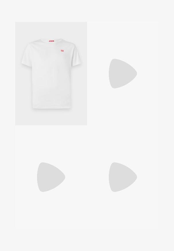 T-shirt in cotone bianco con maniche corte e scollo a V. Presenta un piccolo logo rosso Diesel sul lato sinistro del petto. Texture liscia, vestibilità standard.; Jeans in denim azzurro chiaro con un design a gamba dritta, dotati di tasche anteriori, zip e sfumature delicate in tutto il tessuto.; Scarpa da corsa con tomaia in rete argento, dettagli neri e suola bianca. Presenta un design testurizzato e lacci neri. Leggera e ammortizzata.; Marsupio in stampa tie-dye blu scuro con una parte superiore con zip, materiale testurizzato e un logo ben visibile sul davanti.