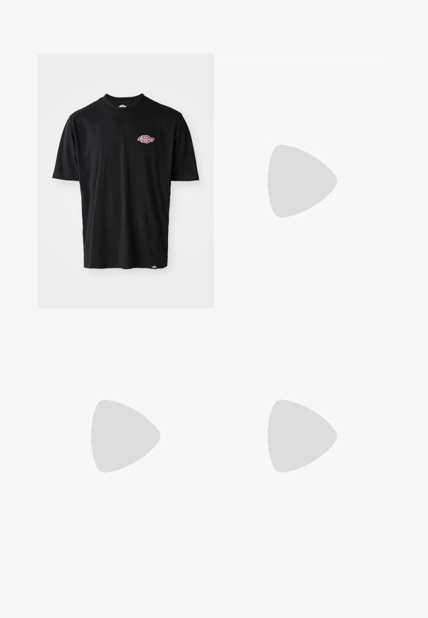 Svart bomull T-skjorte med rund hals, korte ermer og en liten rød og hvit Dickies-logo på brystet. Klassisk passform.; Brun og kremfarget rutete skjorte med lange ermer laget av teksturert stoff, med en brystlomme og knapplukking, som har en etikett på lommen.; Sorte denim vide bukser med høj talje, knaplukning og fem lomme-design. Blød tekstur med en let falmet finish.; Sorte semskede sneakers med en hvit gummisåle. Har iriserende blå og lilla flamme-design. Hvite snørebånd og en bakre løftekrok.