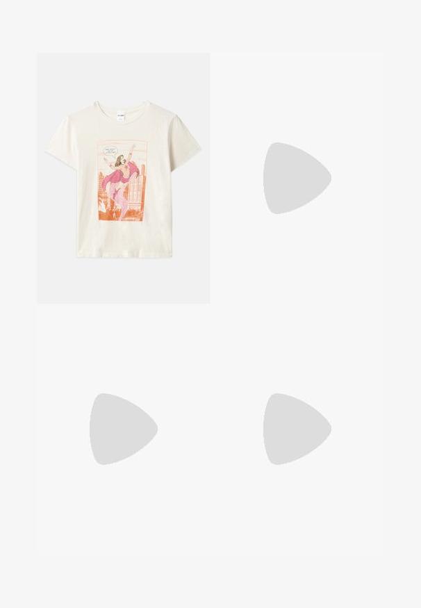 Crème-kleurig katoenen T-shirt met een comic-stijl grafiek van een vrouw in een roze kostuum met een cape, omringd door een stadsgezicht op de achtergrond.; Lichtblauwe spijkerbroek met rechte pijpen, een vervagingseffect, vijf zakken en een metalen knoopsluiting bij de taille.; Zwarte leren ballerina met een ronde neus, gladde textuur, minimale stikdetails en een flexibele zoolontwerp.; Denim handtas in donkerblauw met zilverkleurige hardware. Beschikt over twee voorkussens met flapsluitingen en een enkele schouderriem. Ritsluiting aan de bovenkant.