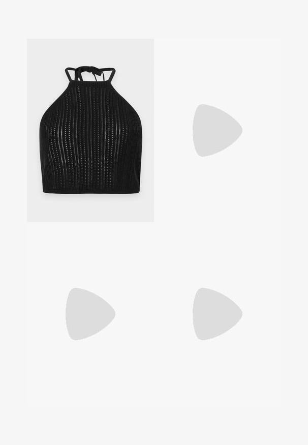Svart halterneck-top laget av teksturert stoff med vertikale stripemønstre og utskjæringer, med justerbare bånd rundt halsen.; Lett, lys blå skjørt med blomsterdesign i nyanser av lilla, oransje og grønn; elastisk linning; sidesplitter ved kanten.; RAID ATHENA - Tøfler - cream; Hvit lærveske med en teksturert kremfarget vevd bunn. Har en gullfarget håndtak og en spiralformet hvit stropp for allsidighet.