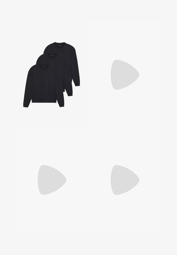 Tři černé dlouhé rukávy košile vyrobené z měkké látky, s kulatými výstřihy a přiléhavými manžetami. Minimalistický design bez viditelných vzorů.; Široké kalhoty ve světle hnědé látce, s knoflíkovým zapínáním, poutky na pásek a hladkým povrchem bez viditelných vzorů.; Černé kožené mokasíny s hladkým povrchem, s prošívaným designem a dekoračním kovovým řetízkem přes nárt. Plochý podpatek.; Černé sluneční brýle s osmiúhelníkovým rámem, tmavými čočkami, lesklým povrchem, tenkými nožičkami a zlatými akcenty na přední části.