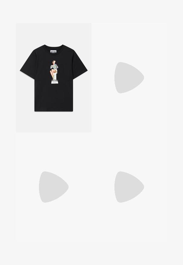 T-shirt en coton noir avec un graphisme imprimé représentant une femme en haut rayé, assise sur un piédestal avec le texte "Moschino Jeans" en dessous.; Jupe rayée jaune et bleue, avec une taille froncée dotée d'un cordon de serrage et d'une dentelle le long de l'ourlet. Tissu en coton.; Chaussures en cuir noir avec détails de brogue, dotées de deux sangles à boucle, d'un bout arrondi et d'un talon bas. Texture lisse avec finition brillante.; Sac à main en cuir noir avec une silhouette arrondie, une courte bandoulière, un matériel doré central et une texture lisse. Aucun motif ni accent visible.