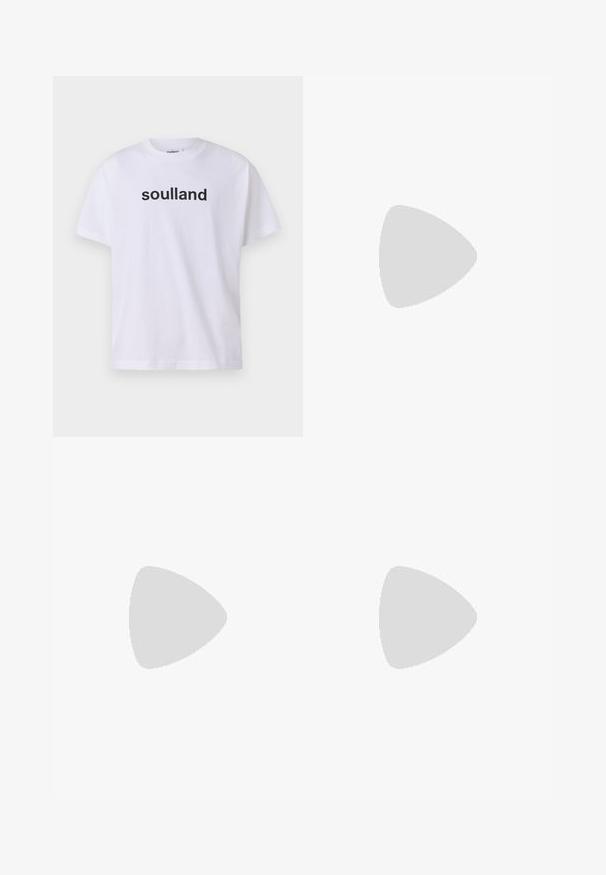 Soulland OCEAN UNISEX - T-Shirt print - white; MM6 Maison Margiela PANTS - Stoffhose - black; Filling Pieces MONDO SQUASH - Sneaker low - white; Schwarze textile Hüfttasche mit gebogener Form, ausgestattet mit einem Hauptfach mit Reißverschluss und einer Vorderertasche, geprägt mit einem Markenlabel auf der Vorderseite.