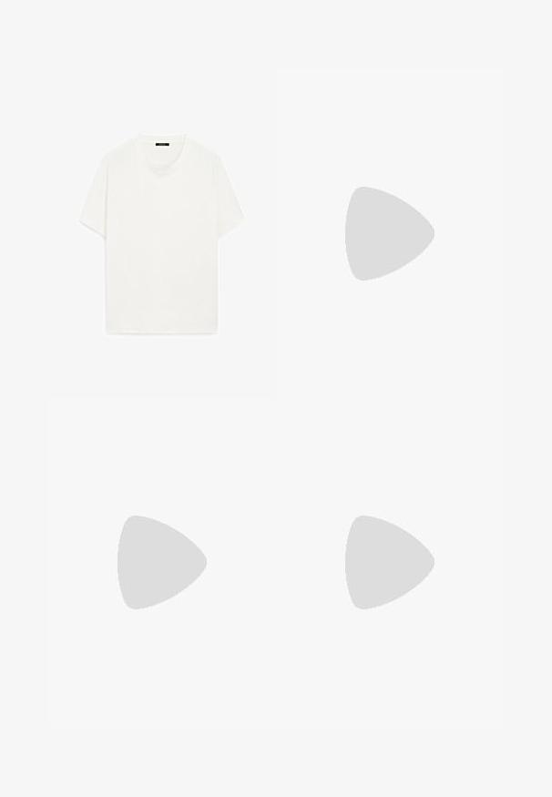 Hvid kortærmet t-shirt, rund halsudskæring, blød tekstur, lige snit, minimalistisk design, ingen synlige mønstre eller accenter.; Lyse beige shorts med elastisk talje, snorlukning og subtile bladmønstre præget i stoffet. Inkluderer sidelommer.; Letvægtssneakers med en overdel i mesh og ruskind i bløde cremetoner, med en kraftig sål og tredimensionelle accenter.; Nike træningstaske med et mørkegråt og sort design, der har et stort hvidt logo, to håndtag og en justerbar skulderrem.