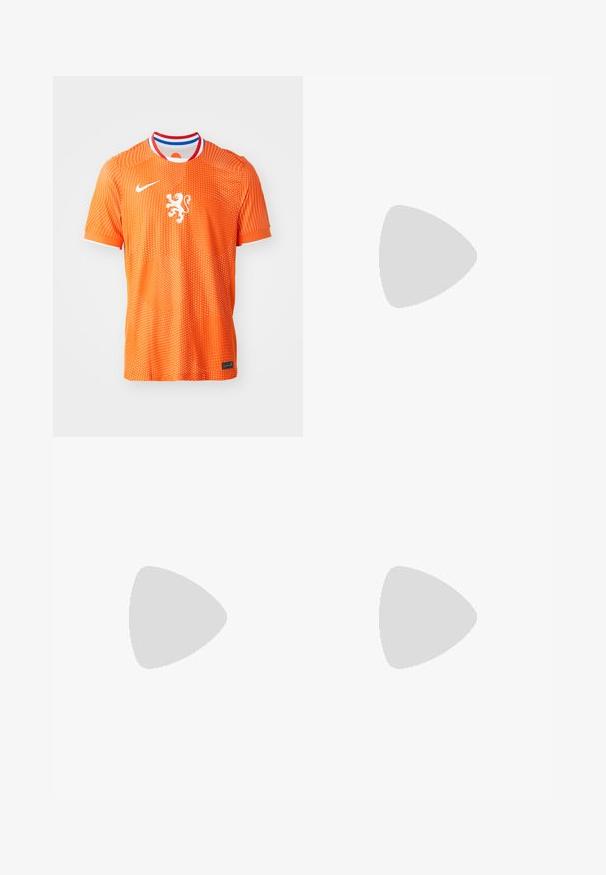Orange sportsdragt lavet af åndbart stof med et prikket mønster, rund halsudskæring med røde, hvide og blå detaljer samt et løveemblem.; Marineblå bomulds-shorts med elastisk talje og justerbar snor. Har sidelommer og et lille logo på kanten.; Sorte sportssko med blå og sølv detaljer, der har en struktureret overdel, dristigt såldesign og snøresystem. Placeret på et blåt tæppe.; Guldkæde med store sammenflettede led, der har en cirkulær vedhængdetalje i midten med et forhøjet emblem.
