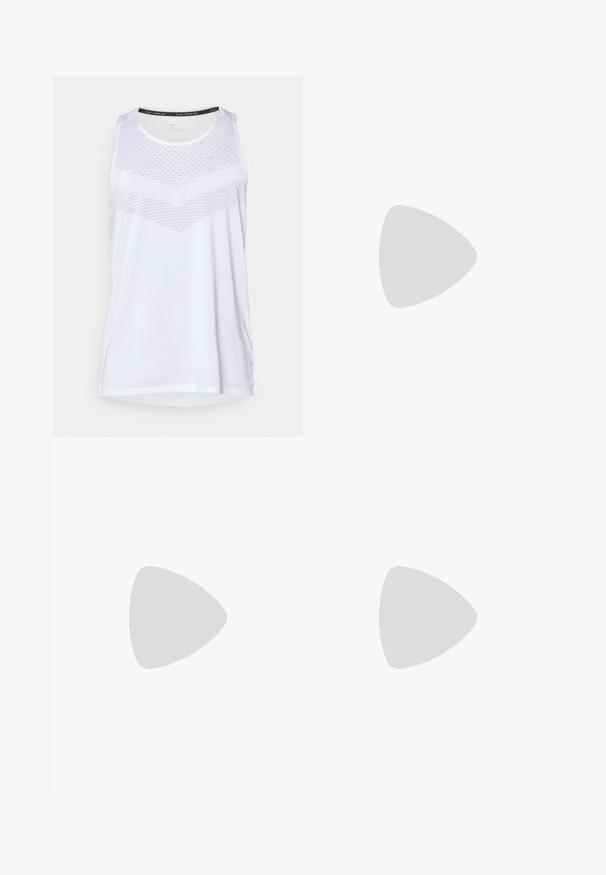 Bela športna brezrokavnik s krožnim izrezom, ki ima teksturo na prsih in zračen material. Brezrokaven dizajn.; Nike tekaške kratke hlače, temno siva barva, elastičen pas z vrvico, stranske žepe, lahka tkanina, z belim Nike.Logo na spodnjem robu.; Modre športne čevlje z mrežasto zgornjim delom, z odsevnimi poudarki, belimi vezalkami in oblazinjeno podplatom v več barvah. Nosi se z belimi nogavicami.; Črne športne sončna očala z obkrožajočim dizajnom, ki imajo velike sive leče in trden okvir z belimi poudarki ter logotipom.