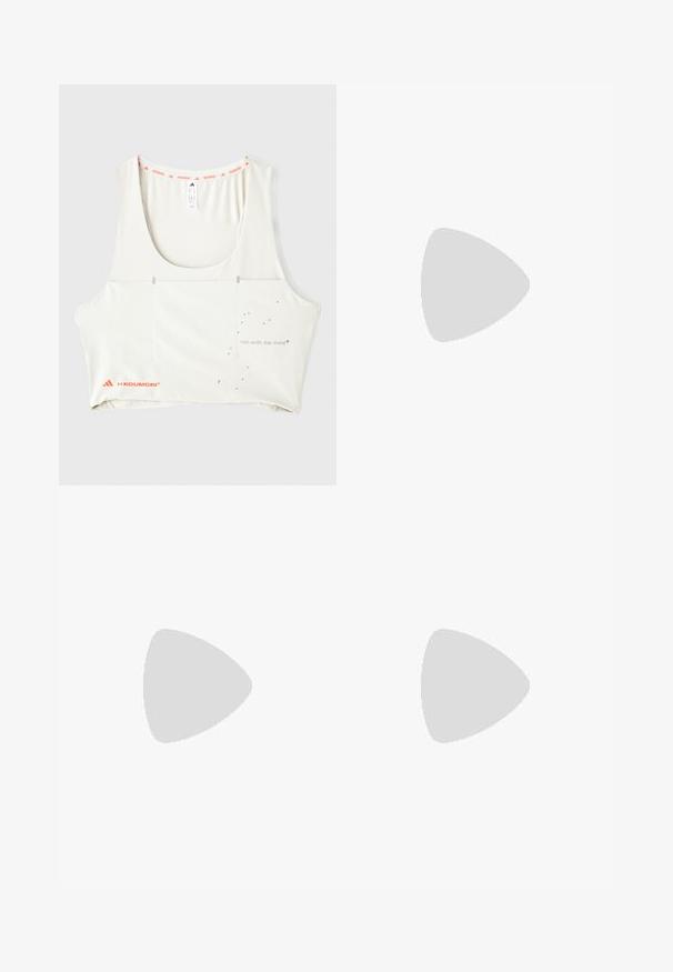 Top sportiv alb cu decolteu rotund, margine marcata portocalie si text metalic imprimat "alergă cu mintea." Prezintă elemente de design minimalist.; Șorturi atletice de culoare verde măslinie cu un tiv elastic, căptușeală interioară, panouri laterale perforate și un accent de logo roșu.; Încălțăminte sport de culoare deschisă, cu un superior din material texturat alb, cu șireturi portocalii și o talpă groasă, amortizată. Design cu trei dungi pe lateral.; Ochelari de soare sport cu un cadru cu un model verde, brațe negre și lentile gri. Designul prezintă un stil înfășurător cu o formă îndrăzneață și sportivă.