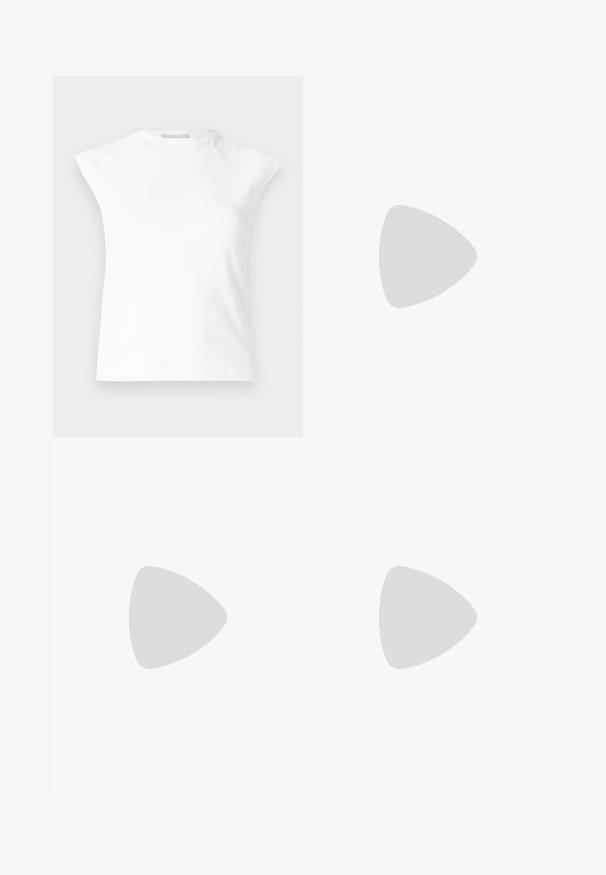 Witte mouwloze top met een hoge halslijn en gestructureerde schouders, met een gladde textuur en een minimalistisch design. Geen zichtbare sluitingen.; Bruine en groene gestreepte broek met een bladdesign, slim fit, met een gladde textuur en zonder zichtbare sluitingen of zakken.; Slide-sandalen in roomkleur met een gestructureerde band met een reliëfpatroon, platte zool met een minimalistische zwarte accenten.; Zilveren metalen creolen met een gladde, glanzende oppervlakte en een gestructureerd, rond ontwerp. Voorzien van een scharnierende sluiting voor een veilige draagervaring.